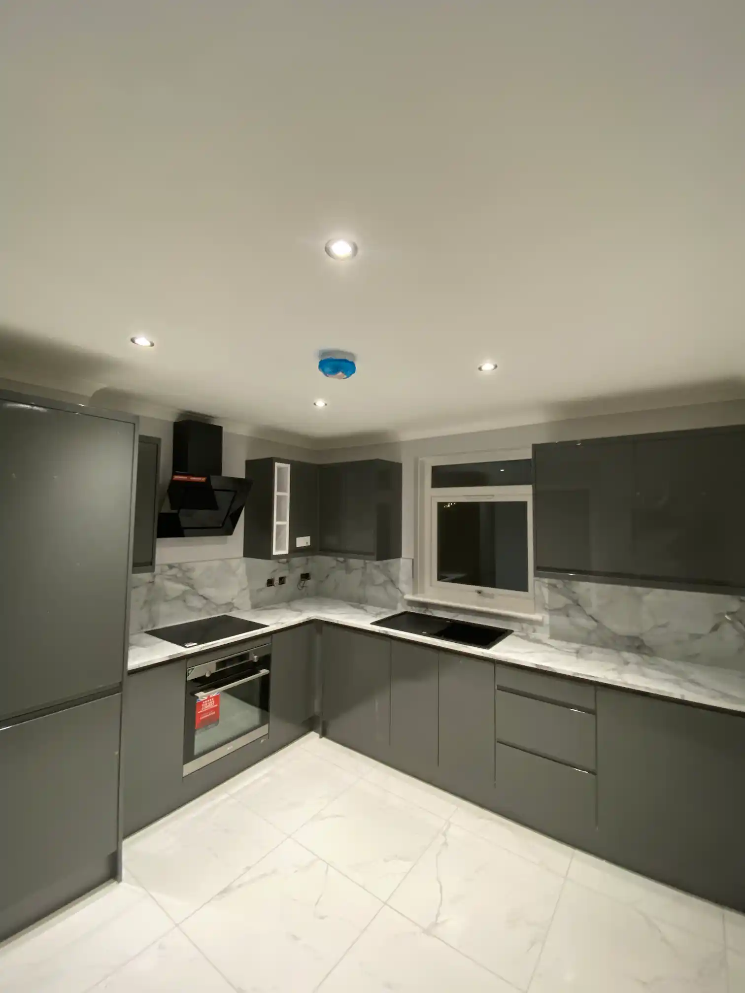 Handleless dark kitchen by Rena Interiors