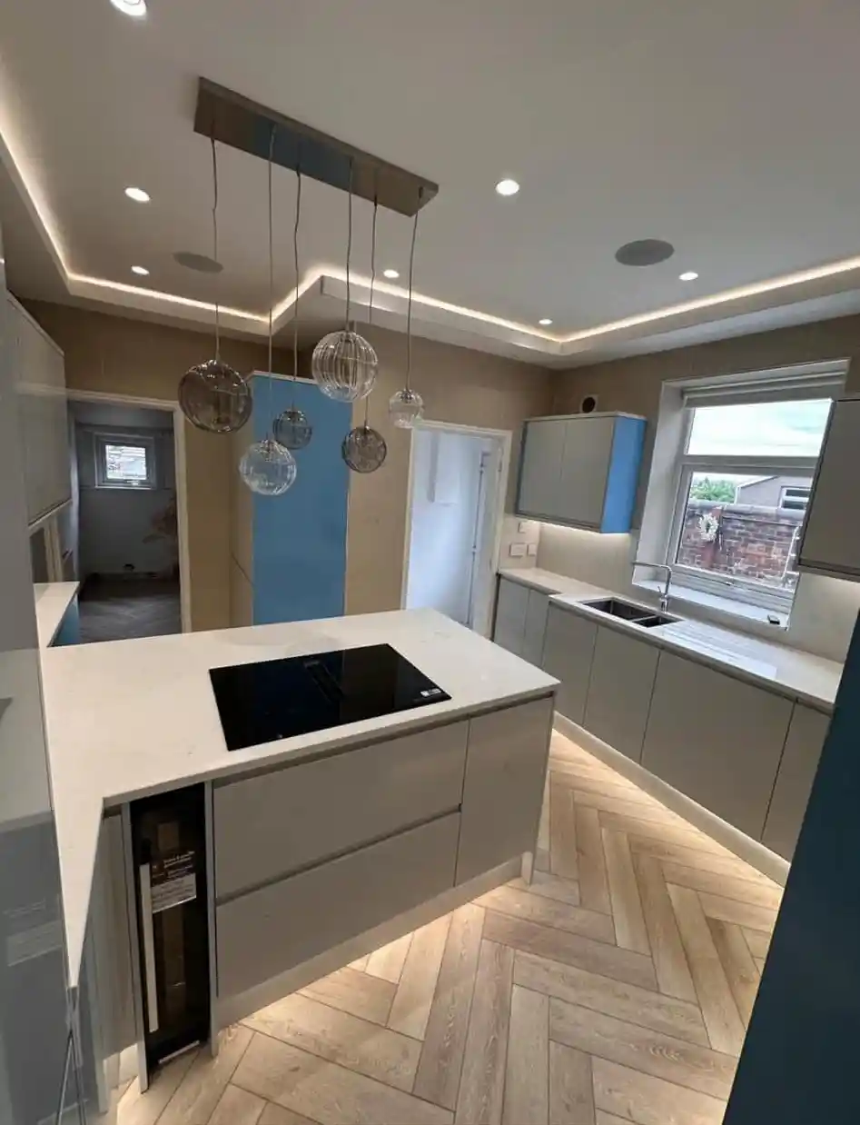 Handleless kitchen by Rena Interiors, Stirling